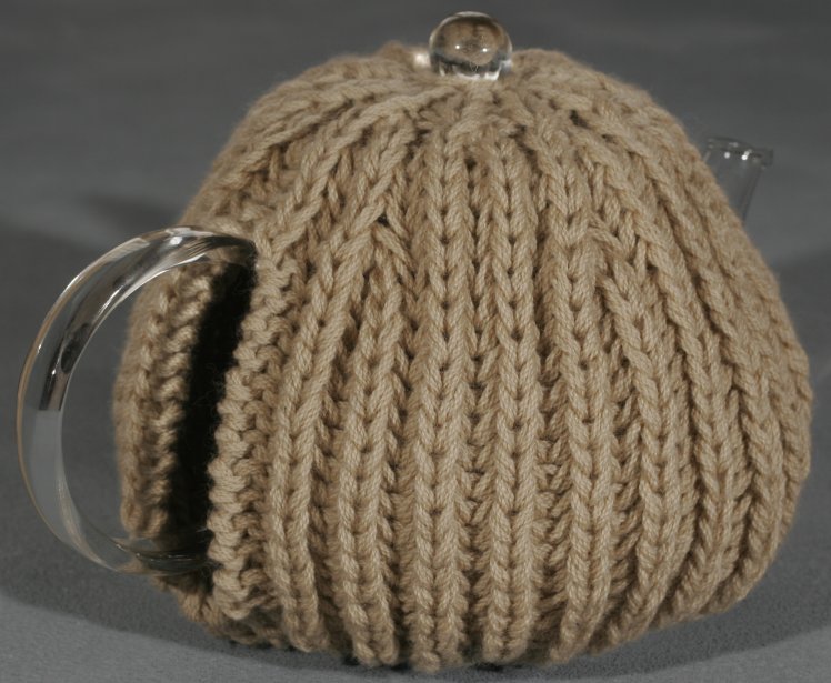 View of the Tea Cosy handle, a free knit pattern